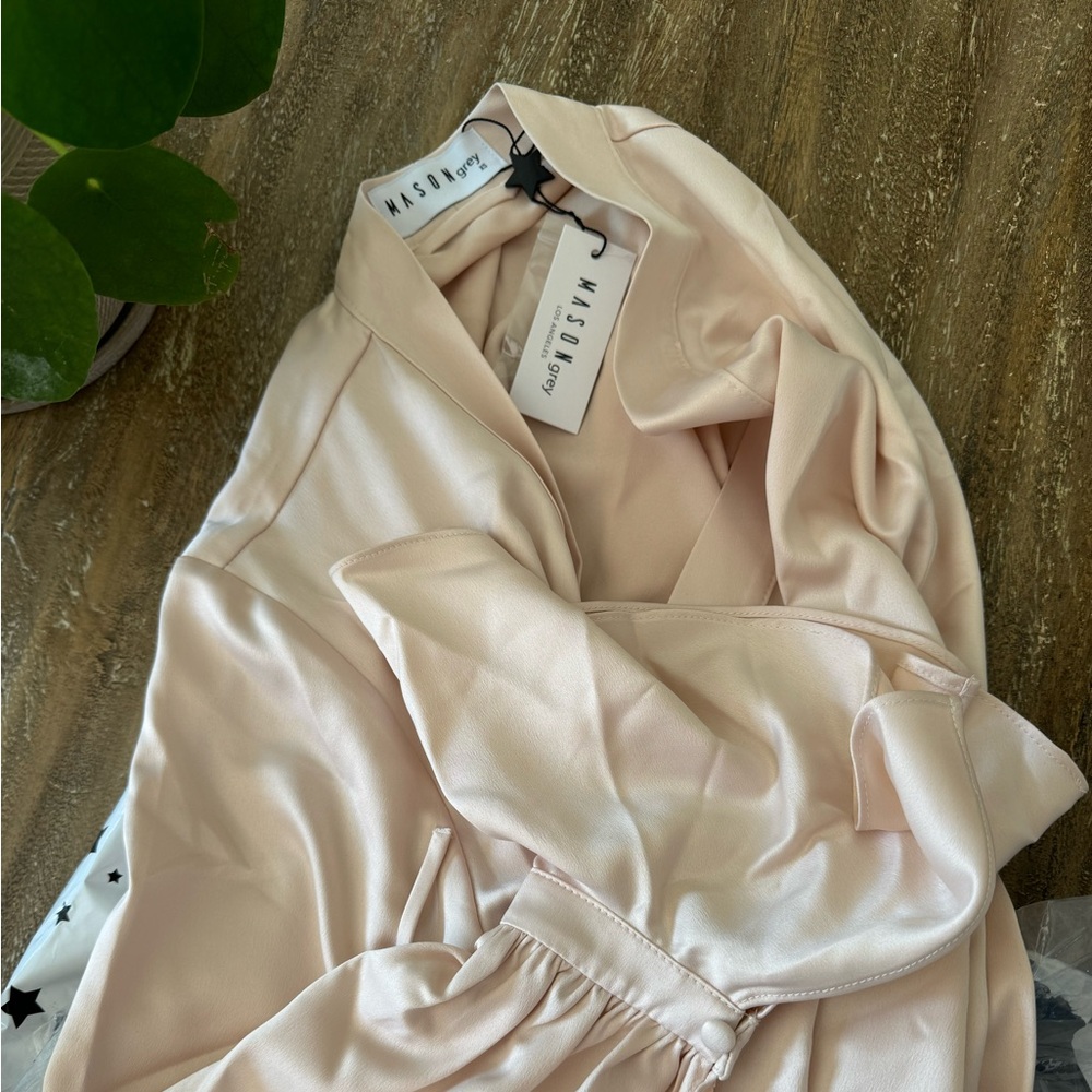 Brand new beautiful robe, tags still on!